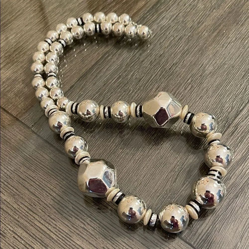 Vintage Made in Korea Silver-tone Metallic
Acrylic Beaded Graduated Necklace